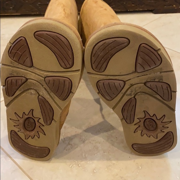 Authentic Ugg boots - Picture 5 of 7